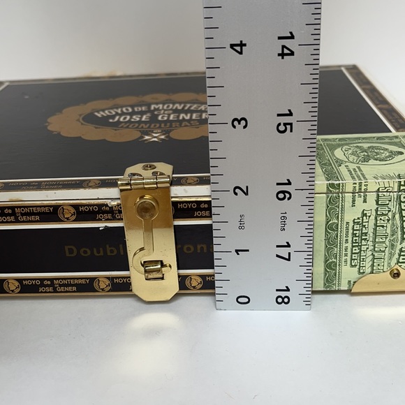 Vintage cigar box purse custom crafted handbag. Handcrafted artist made - Picture 9 of 9